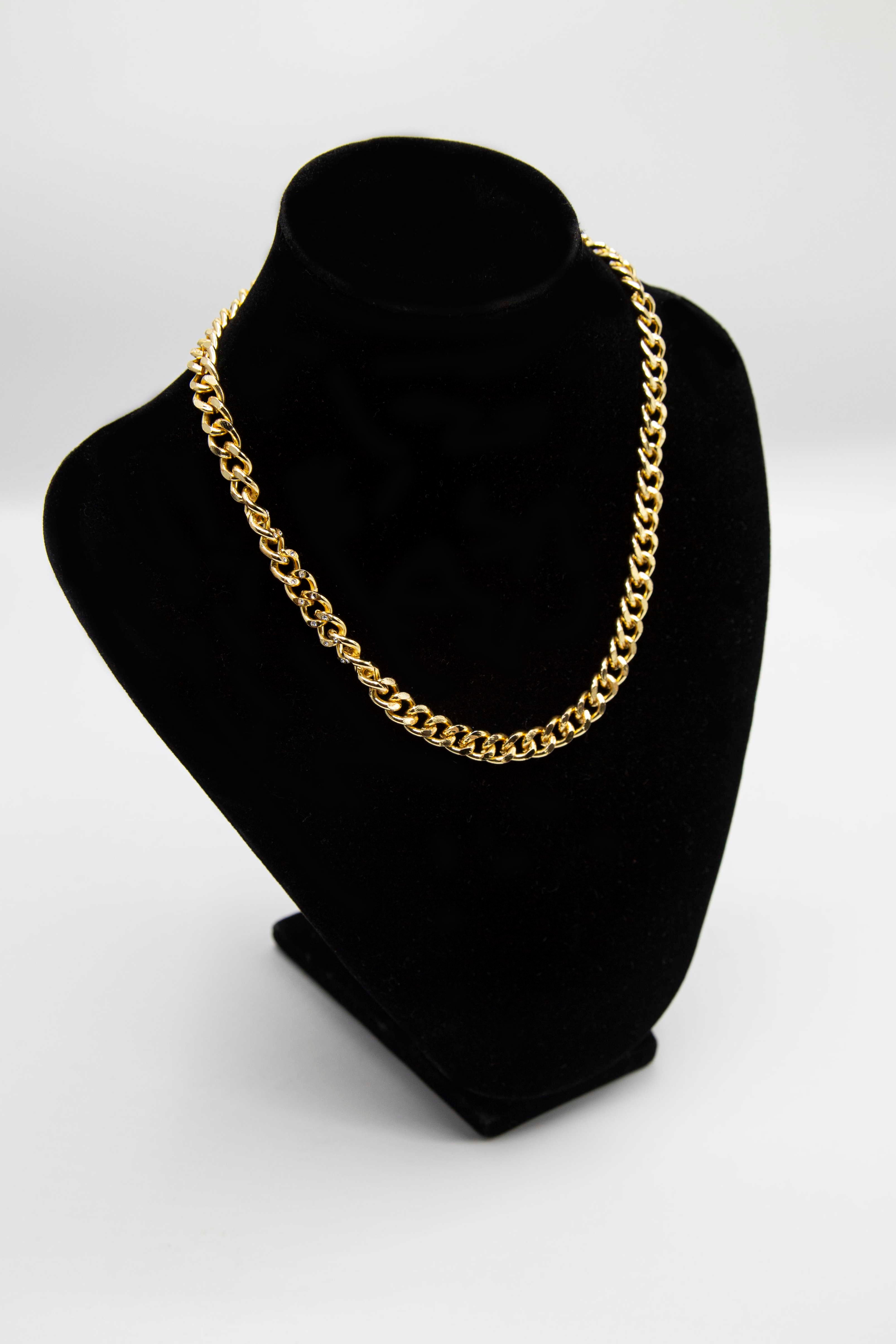 High-quality cubic zirconia stones and plated with 18k gold, this chain sparkles with a radiant brilliance - E's Element